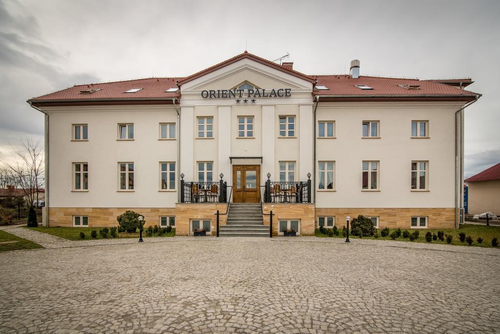 Orient Palace Bielany Wrocławskie Buitenkant foto