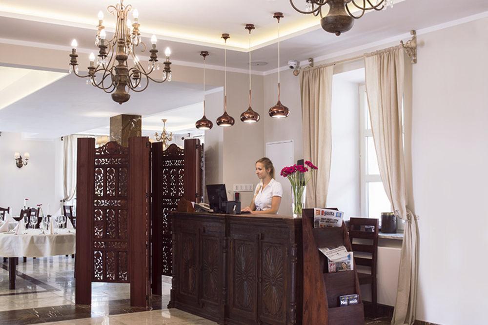 Orient Palace Bielany Wrocławskie Buitenkant foto