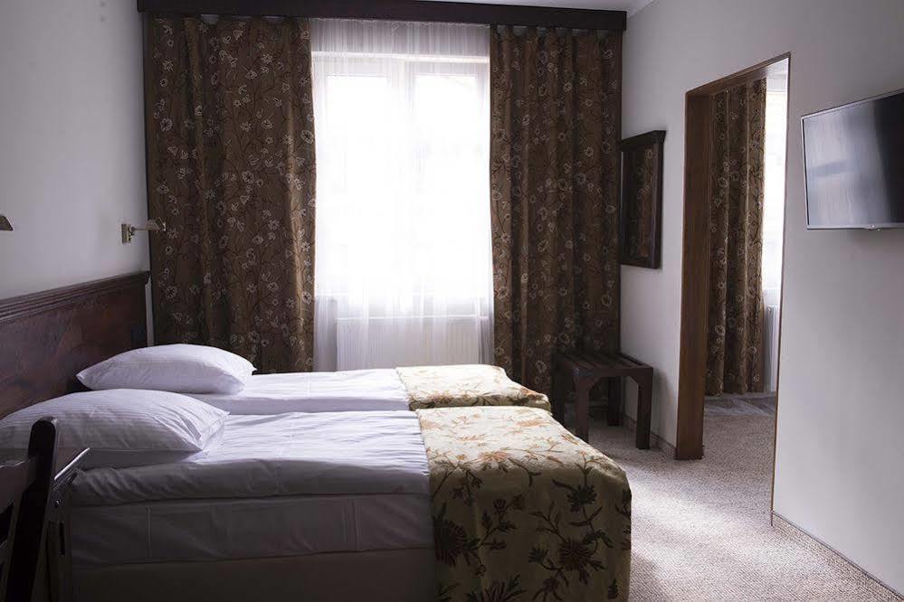 Orient Palace Bielany Wrocławskie Buitenkant foto